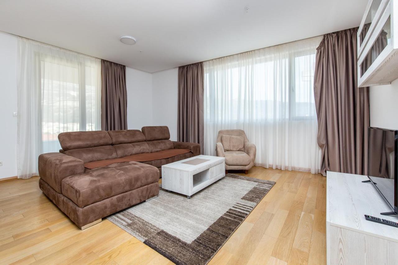 Apartments Lora In Apart-Hotel บุดวา ภายนอก รูปภาพ