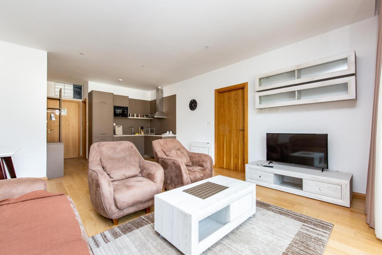 Apartments Lora In Apart-Hotel บุดวา ภายนอก รูปภาพ