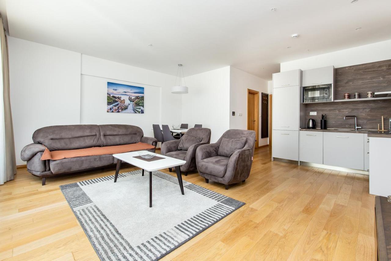 Apartments Lora In Apart-Hotel บุดวา ภายนอก รูปภาพ